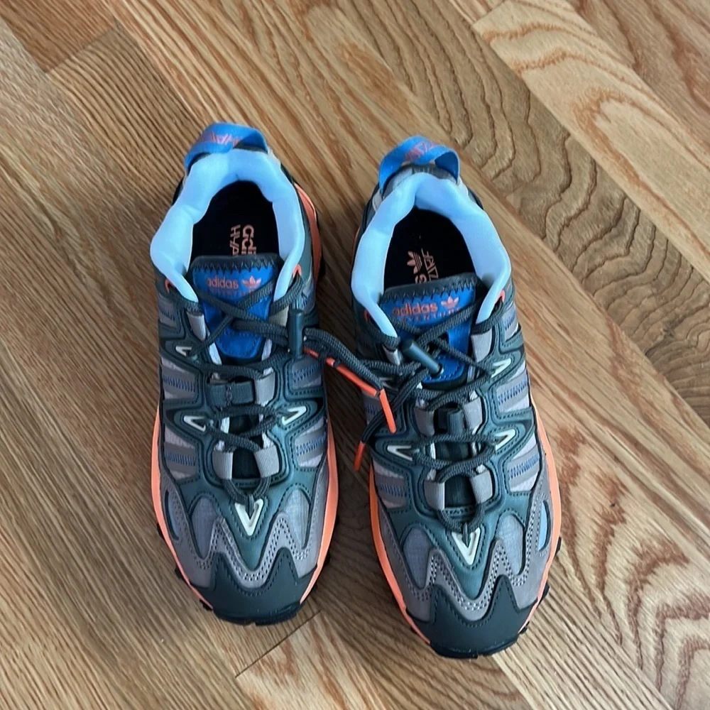 New Adidas Hyperturf Adventure size 5